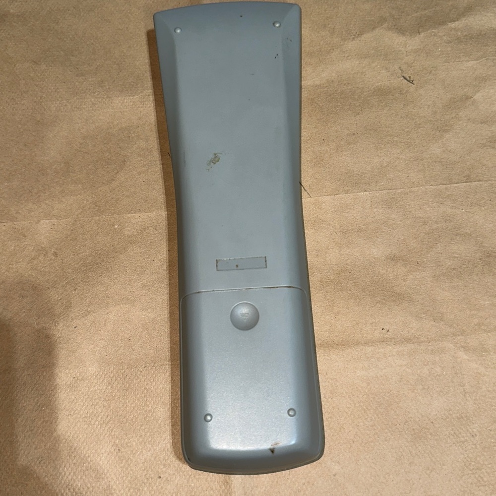 JVC RM-C139 Remote Control - Picture 4 of 4